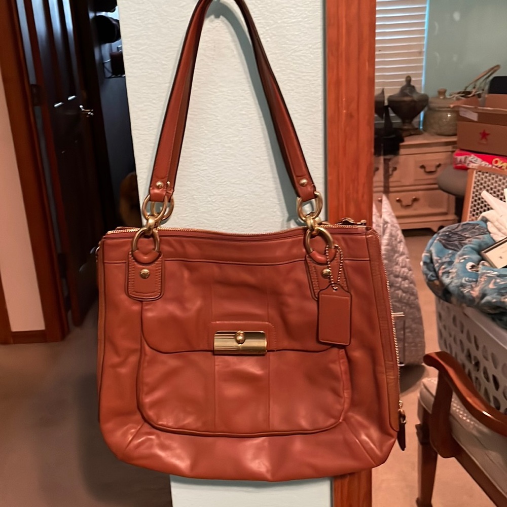 💕 COACH Purse 👜 GREAT CONDITION